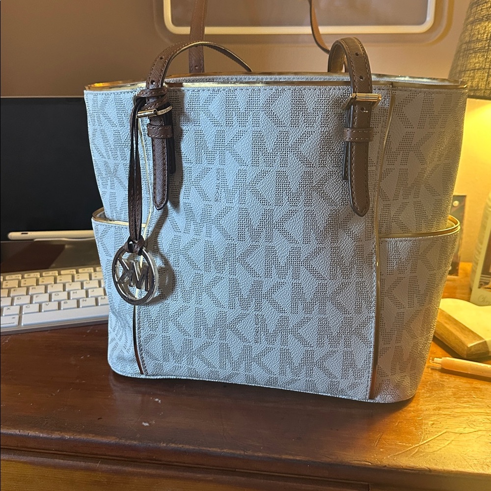 Michael Kors Jet Set Specchio Signature Medium East West Tote